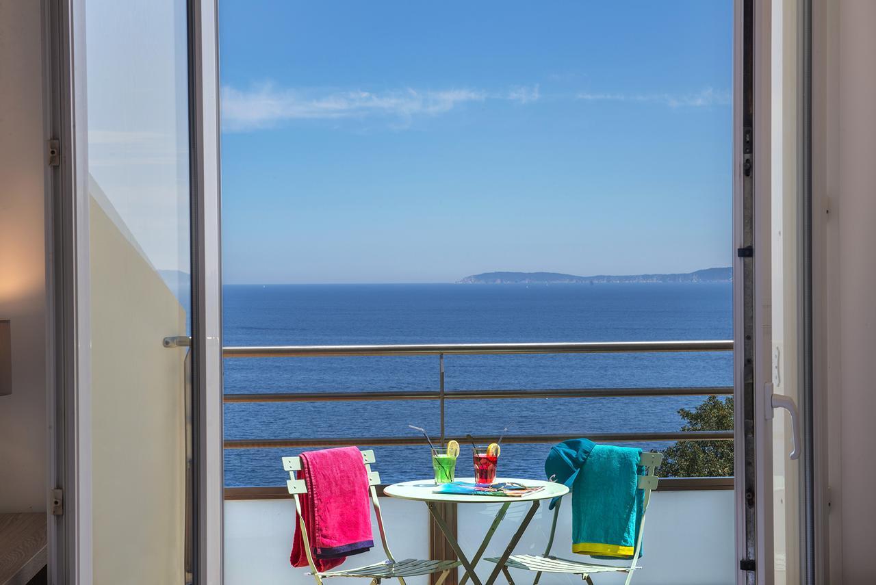 Hotel-Club Du Domaine D'Aiguebelle, Ussim Vacances Льо Лаванду Екстериор снимка